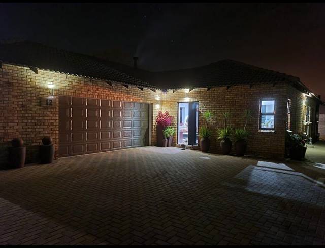 3 BEDROOM TOWNHOUSE FOR SALE IN KOOKRUS